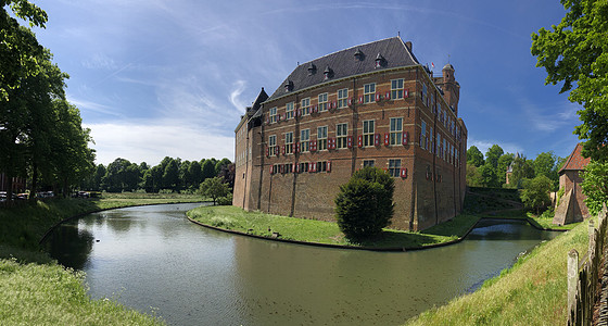 来自希伦堡的Huis Bergh城堡的全景图片