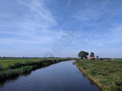 位于弗里斯兰和奥里杰塞尔之间的运河农场草原图片