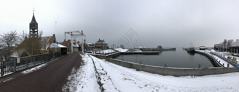 冬天从辛德洛普林的全景反射船闸多云房子运河图片