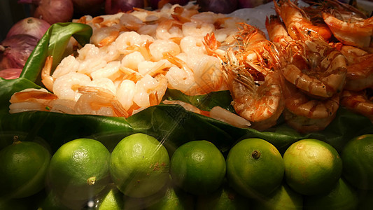 准备在泰国街头夜市食品法院吃海鲜的亚洲国家外表或Shrimps和其他零食牛扒市场食物餐厅厨房午餐营养街道炙烤糖果图片