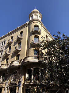 卡雷尔·德尔托伦·德拉奥拉街角的大楼图片