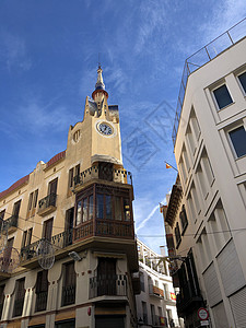 旧城Sitges的大楼建筑学房子建筑晴天阳台街道图片