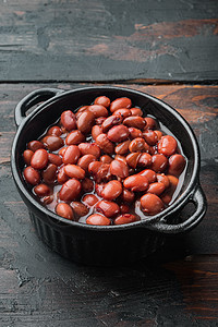 红豆 罐装食物 旧黑木桌底深色扁豆棕色桌子豆类蔬菜木质背景红色背景图片