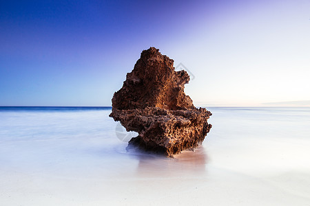 澳大利亚Rye 16号海滩日落阳光海岸岩石悬崖旅行旅游海浪海洋海岸线图片