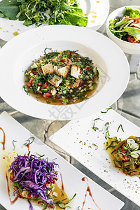 混合的葡萄牙传统塔塔帕斯小吃和沙拉乡村零食桌子起动机美食食物塔帕蔬菜图片