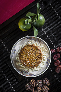 传统的中国月亮蛋糕 节日喜庆甜食蛋糕美食美味甜点食物桌子糕点月亮图片