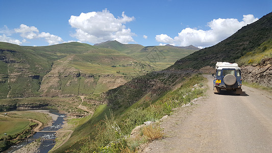 在莱索托的山地山脉景点中驾驶图片