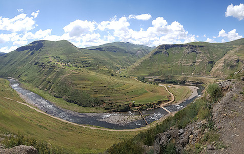 莱索托的山地山脉景象爬坡农田风景阴影图片