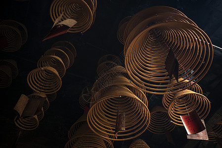 在中国马考的中国古寺内 有传统的烧香香圈佛教徒迷信线圈宗教寺庙燃烧图片