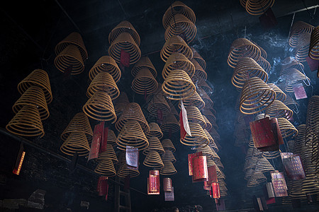 在中国马考的中国古寺内 有传统的烧香香圈寺庙燃烧线圈迷信宗教佛教徒图片