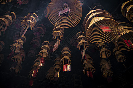 在中国马考的中国古寺内 有传统的烧香香圈迷信宗教燃烧佛教徒寺庙线圈图片