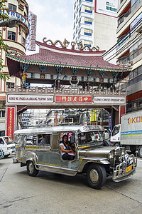 马尼拉市中心市中心的吉普车当地交通交通 菲里平街车辆运输街景城市货车市中心转换面包车公共汽车街道图片