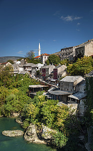 内列特瓦河和古老的莫斯塔尔波斯尼亚风景小镇脚凳房屋旅游地标晴天游客家园图片
