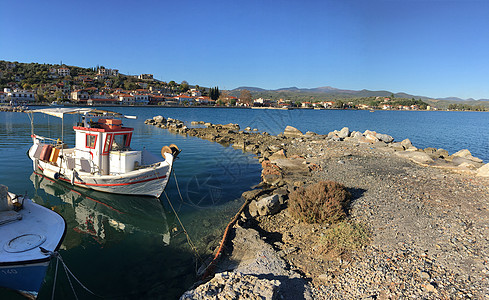 小型渔船白色海洋村庄码头岩石旅游图片