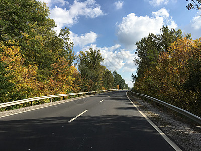 秋天驾车前往波罗兹洛沥青旅行图片