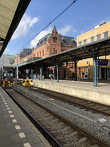 格罗宁根中央车站建筑学晴天中心蓝天城市建筑火车站火车背景图片