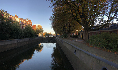 运河锁在格罗宁根船闸城市建筑学住房运河反射图片