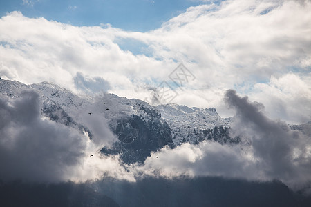 奥地利 雪山 云 雪和蓝天空的奥地堡岩石探索爬坡冒险悬崖登山农村绝壁荒野天空图片