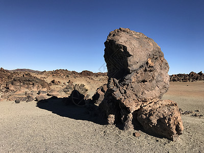 迭代山周围的景观太阳火山岩石顶峰月亮图片