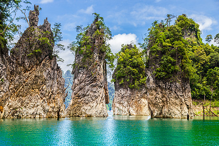 泰国乔索克国家公园的美丽的山地湖边河流天空和自然景点局域网假期旅游公园热带闲暇风景蓝色娱乐场景图片