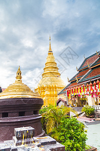 在泰国举办灯光节的塔台寺庙旅游宝塔蓝色建筑学日落地标风格旅行符号图片