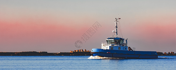 蓝小型拖船引擎拖带运输船运海洋血管工艺服务演习领航图片