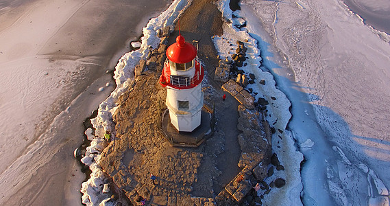 利用托卡列夫斯基灯塔对海洋景观进行空中勘测背景图片