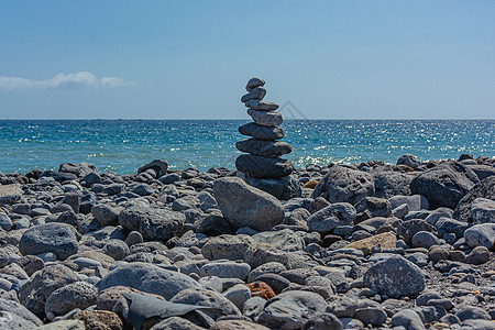 海景 岩石海岸对海的石头金字石框架冲浪天空创造力季节地平线石质相片微风旅行图片