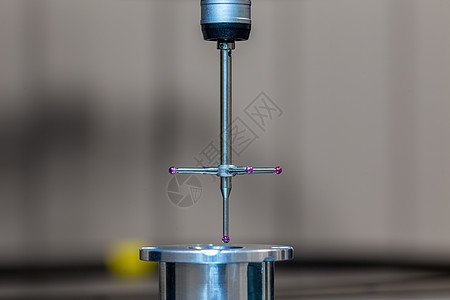 CMM - 坐标测量机 - 接触式探针测量玻璃台面上的铝样品部件 高精度控制过程图片