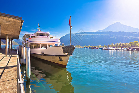 Luzern湖船码头和风景上的瑞士阿尔普纳赫斯塔德阿尔卑斯山村旅行村庄历史假期地标港口渡船车站游客运输图片