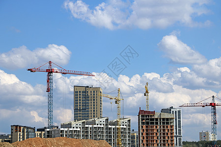 建造起重机和正在建房的天上建筑图片