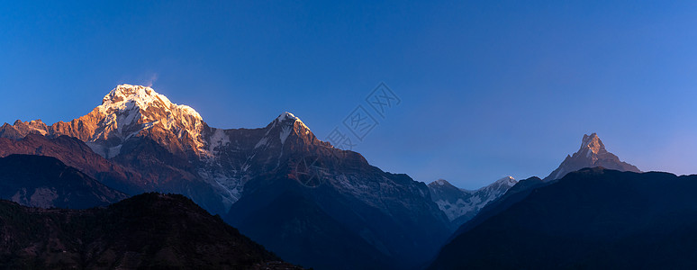 尼泊尔清蓝天空喜马拉雅山山脉全景自然景观尼泊尔地标吸引力旅游森林高度假期蓝色旅行远足风景图片