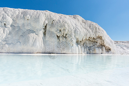 土耳其 Pamukkale 的天然石灰华池和梯田 Pamukkale 在土耳其土耳其语中意为棉花城堡遗产编队阳台游客石灰石盆地吸图片