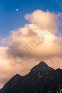 日落时的多朗清道山 是泰国清迈旅游者访问的著名山峰图片