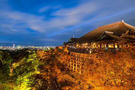 日本京都清水寺的美丽自然秋季五颜六色 灯光秀 清水寺是日本最著名的寺庙之一 也是联合国教科文组织世界遗产建筑叶子季节遗产建筑学旅图片