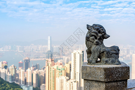 维多利亚市的中国狮子雕像在香港登上著名的观光景象和旅游景点顶峰图片