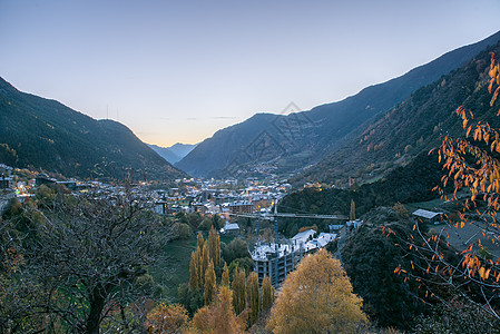 秋季安道尔恩坎普市风景扎营房子旅行街道旅游地标蓝色爬坡景观海洋图片