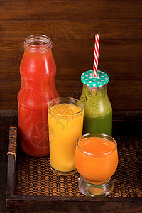 深色背景的水果和蔬菜汁减肥食物乡村黄瓜饮食玻璃健康飞溅热带食谱图片