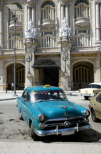 古巴哈瓦那后街的旧车历史性游客地标运输古董大街旅行房子邻里建筑学图片
