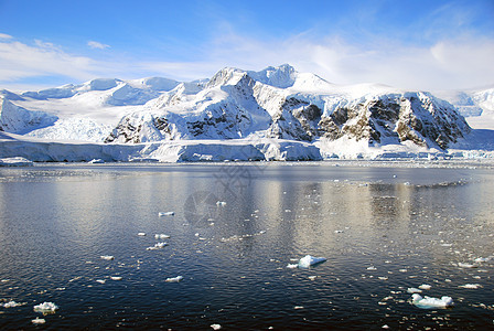 带冰山的南极景观蓝色全球白色环境冰川荒野海洋气候图片
