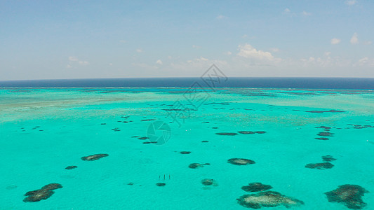 菲律宾帕拉万巴拉巴茨岛Balabac蓝海中珊瑚礁和环礁的海景珊瑚旅行沙滩天空热带天线岛屿假期旅游景观图片