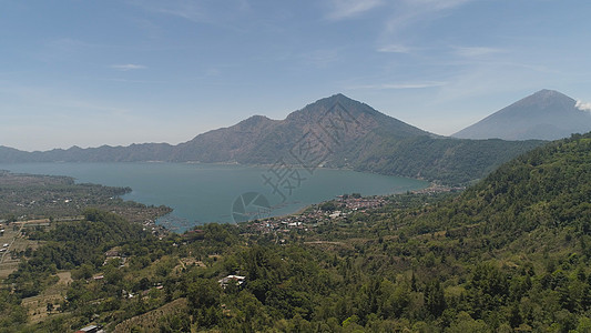 山地山脉湖和巴图尔火山图片