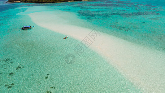桑迪海滩在环礁湖 有绿石水 在菲律宾巴拉巴克 帕拉万热带沙滩景观假期岛屿支撑旅行蓝色游客海景图片
