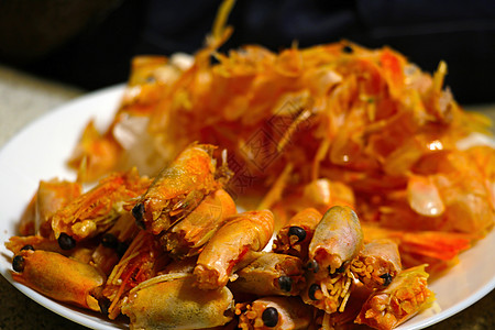 没有重点了 盘子里是被煮焦的虾头食物动物美食海鲜红色甲壳贝类餐厅营养木板图片