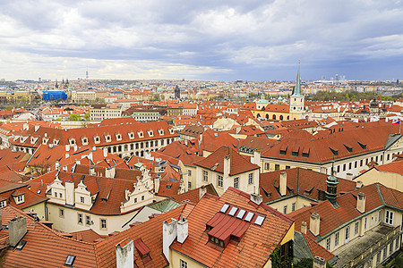 红色屋顶由自然瓷砖制成 最高视图建筑酒店旅游蓝色款式旅行文化农村游客白色图片