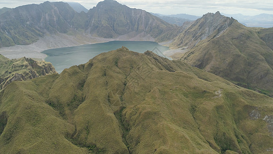 菲律宾皮纳图博湖 吕宋风景旅行顶峰森林陨石悬崖地区礼士场景鸟瞰图图片