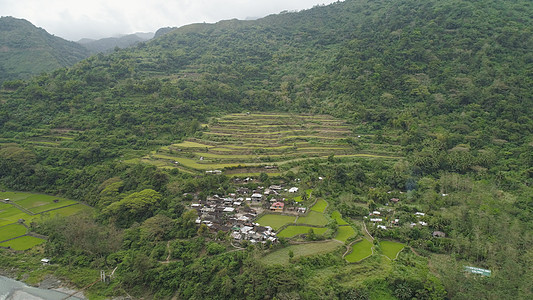 山区的稻田阳台悬崖旅行土地地区农场顶峰天空农业森林图片