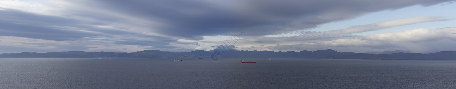 阿瓦查湾的全景 以及Viluchinsky火山的景象海岸旅游船舶海景地平线旅行海岸线水运海洋天空图片