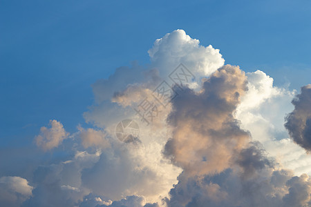 雨季阴暗的云彩天色照亮橙子阳光黄色天堂太阳乌云日出天空多云地平线图片