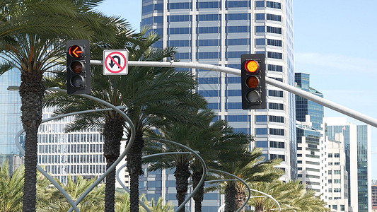 红绿灯和警告标志 美国的道路交叉口 运输安全 规章制度符号 加利福尼亚州圣地亚哥现代城市景观的车道交叉注意信号建筑学指示牌招牌中图片